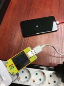 Samsung telefonas nesikrauna